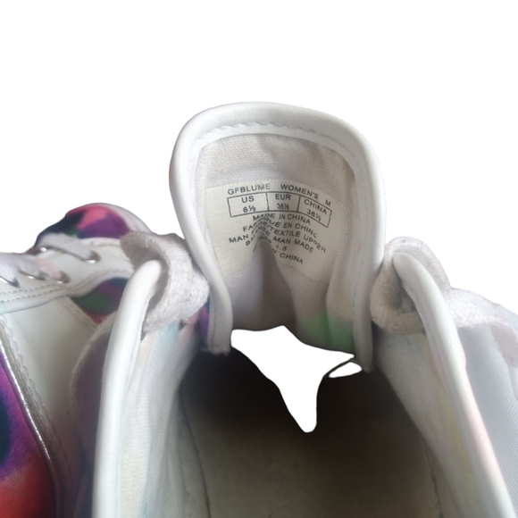 GUESS customized rainbow shows - Picture 7 of 8